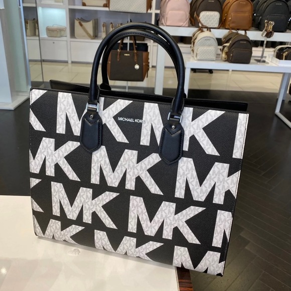 Michael Kors | Bags | Michael Kors Everly Large Tote | Poshmark